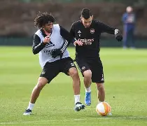 爱游戏在线-这也行？本菲卡战术微调备战欧超杯加时末段孟菲斯灰熊调整名单以备欧篮联，罗马强势反弹备战意甲