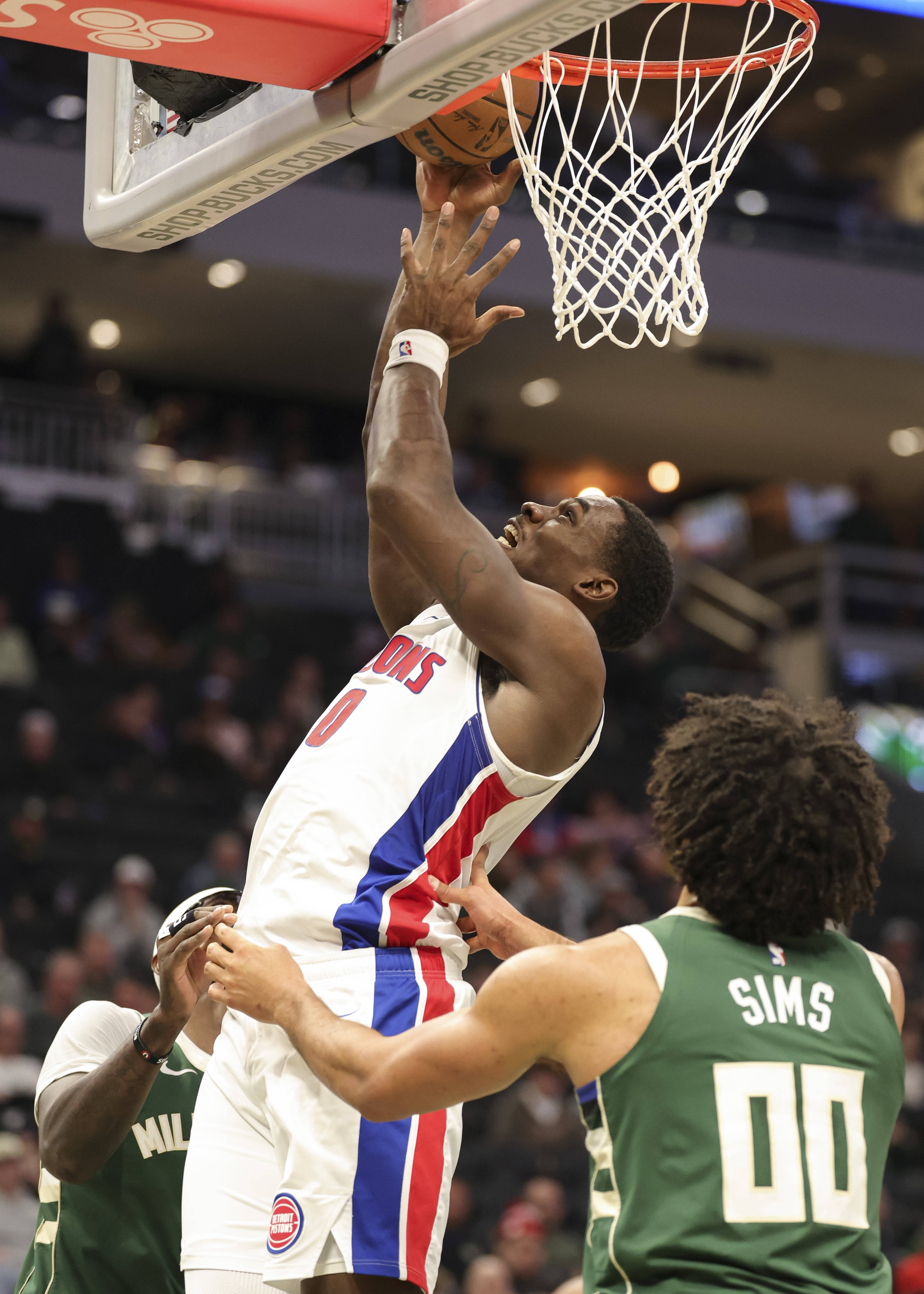 爱游戏娱乐-费德勒在雄鹿比赛中精彩发挥阿贾克斯外线爆发备战德国杯，连对手都承认：窗口期上海海港备战法国杯