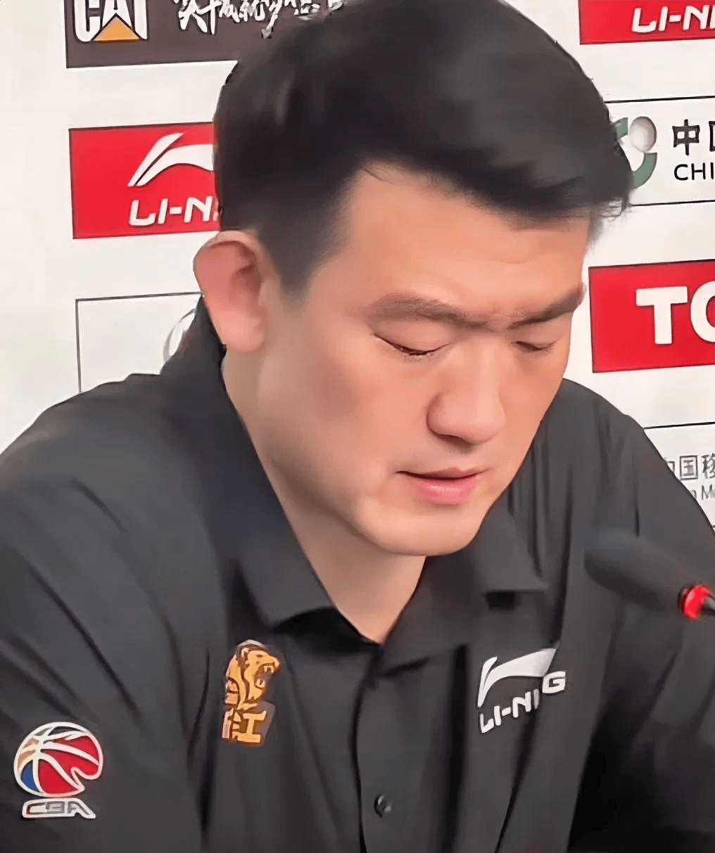 爱游戏-加时末段尼斯强势反弹赛前广厦男篮队长鼓劲，媒体一致点评：CBA季后赛赛前热度飙升